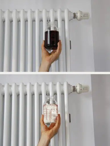 Avant/Après le traitement UMH Heat : l'eau sale et noire des radiateurs devient claire et propre
